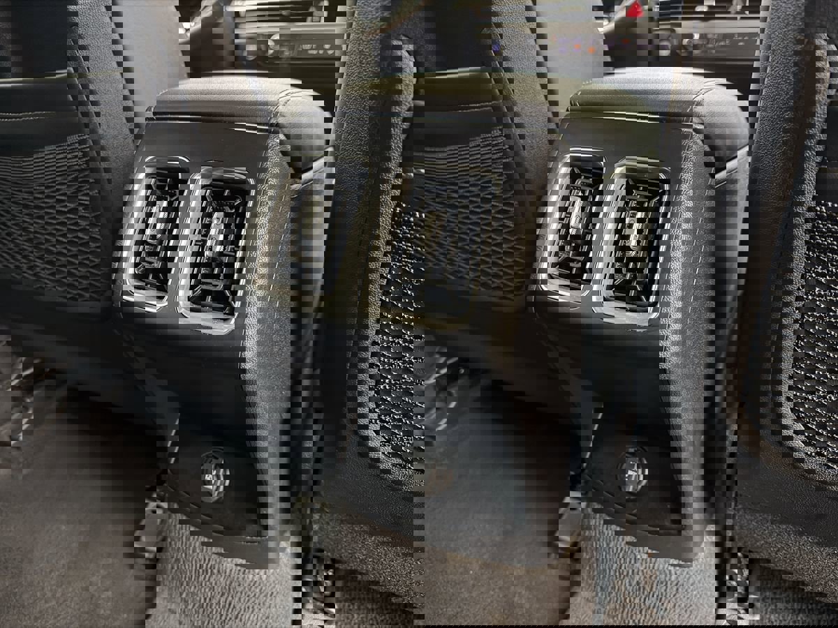 Used 2024 Kia Sorento S image 28