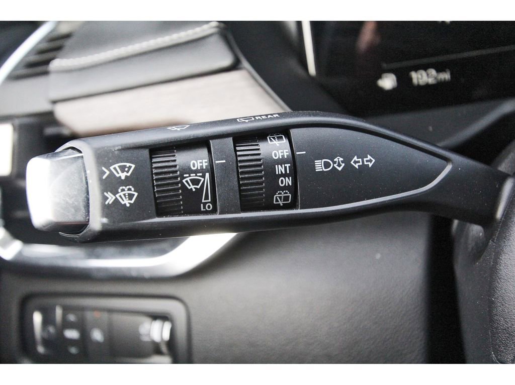 Used 2025 GMC Acadia Denali FWD image 17