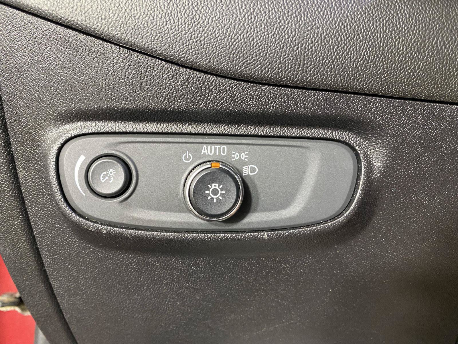 Used 2019 Chevrolet Equinox LT FWD image 19