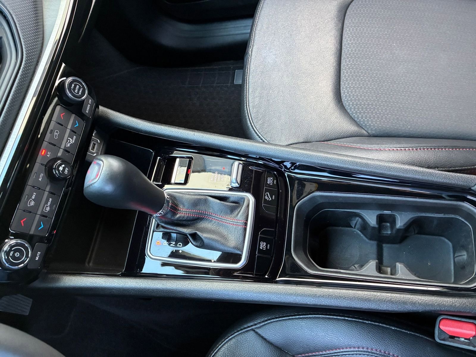 Used 2025 Jeep Compass Trailhawk image 40