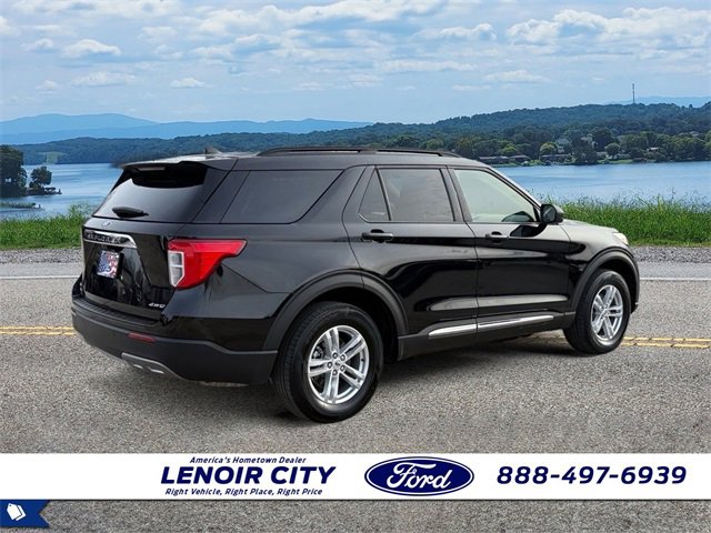 Used 2022 Ford Explorer XLT w/ Equipment Group 202A image 7