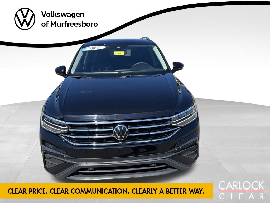 Used 2023 Volkswagen Tiguan SE w/ Panoramic Sunroof Package FWD image 3
