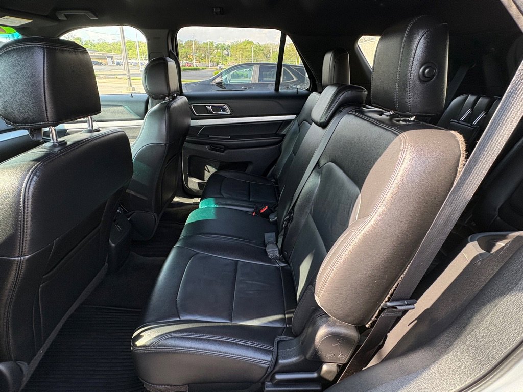 Used 2016 Ford Explorer XLT w/ Equipment Group 202A image 12