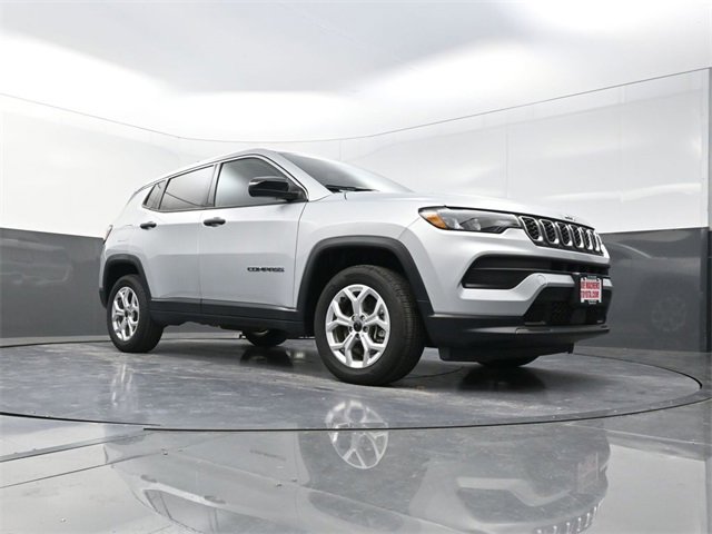 Used 2025 Jeep Compass Sport image 27