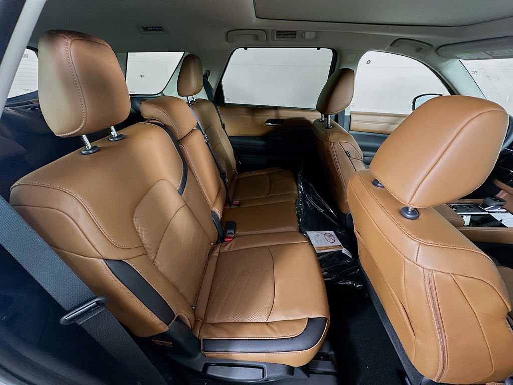 New 2025 Nissan Pathfinder Platinum w/ Black Appearance Package image 36
