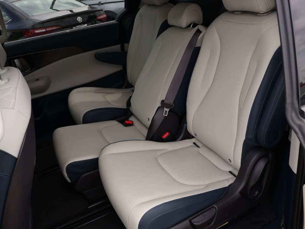 New 2026 Kia Carnival SX w/ SX Dark Edition Package FWD image 11