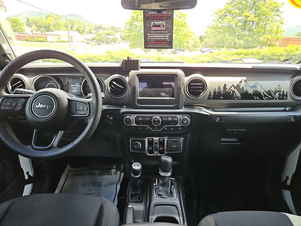 Used 2023 Jeep Gladiator Sport AWD/4WD image 13