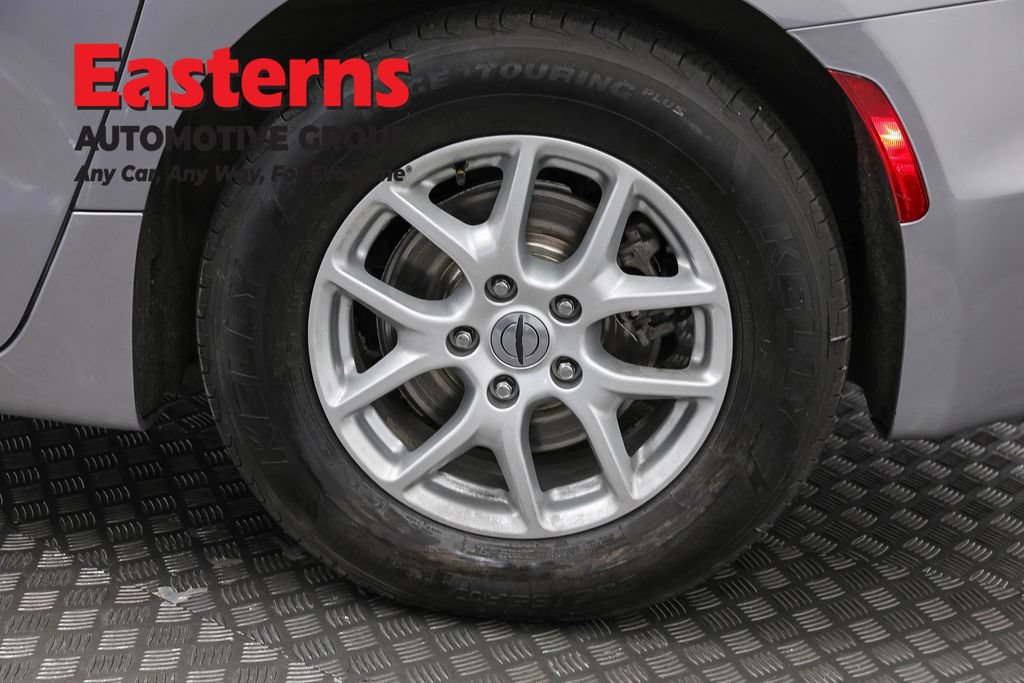 Used 2021 Chrysler Pacifica Touring-L FWD image 36