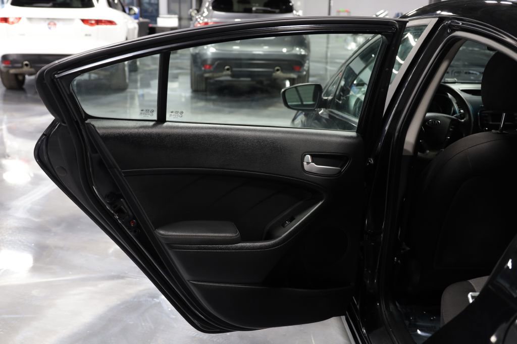 Used 2018 Kia Forte LX image 16