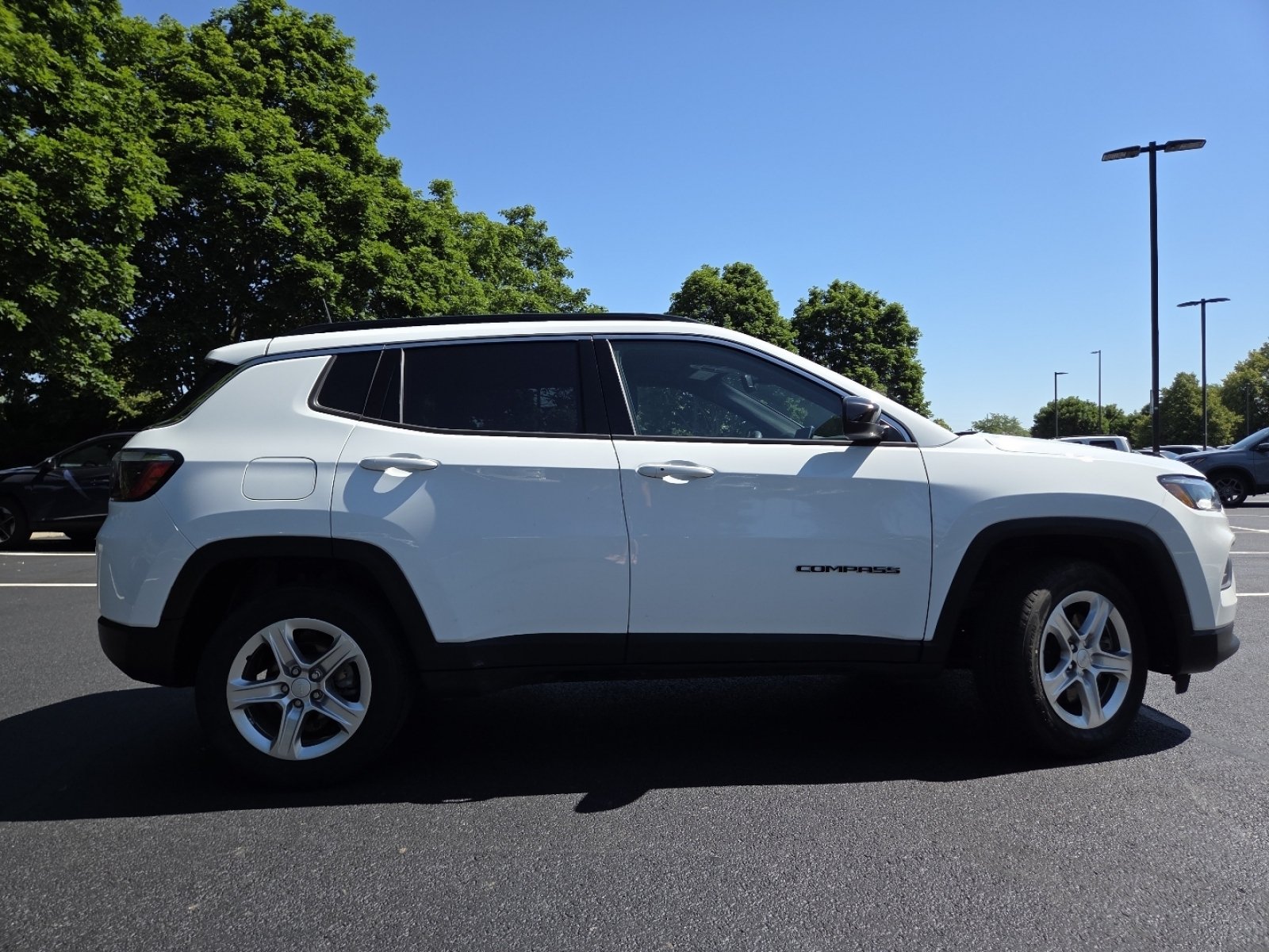 Used 2023 Jeep Compass Latitude AWD/4WD image 15