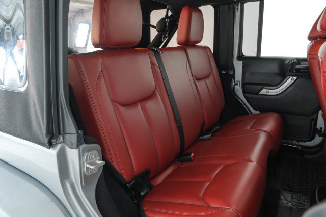 Used 2013 Jeep Wrangler Unlimited Rubicon image 33