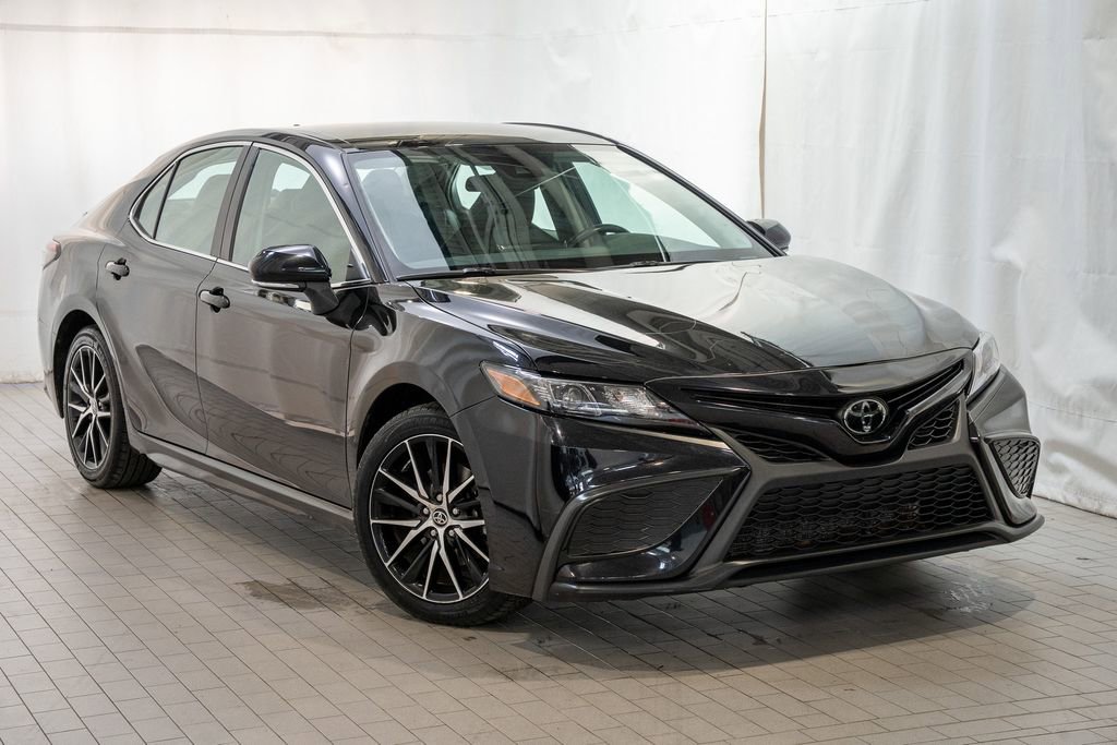 Used 2024 Toyota Camry SE image 1