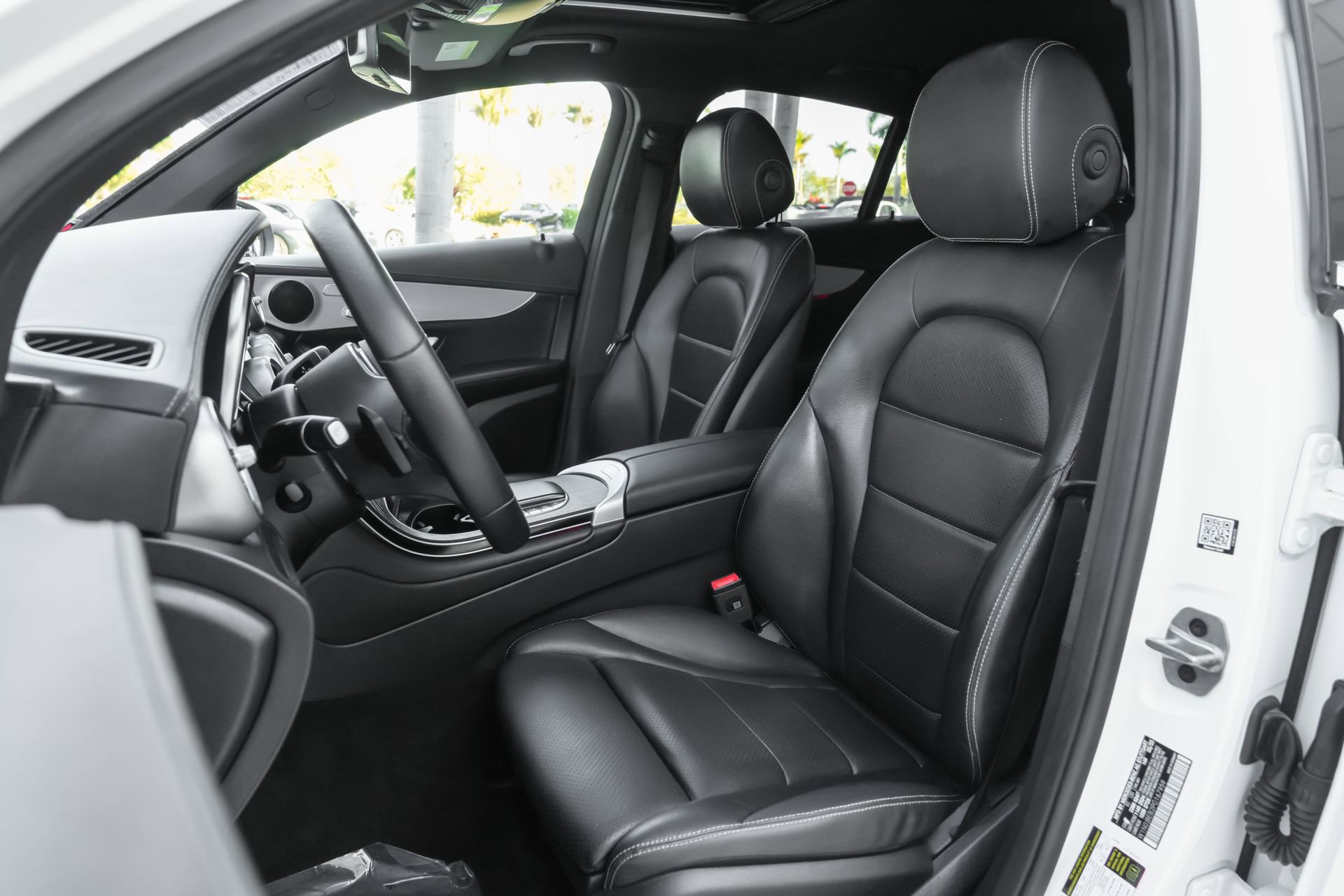Used 2023 Mercedes-Benz GLC 300 4MATIC Coupe image 7