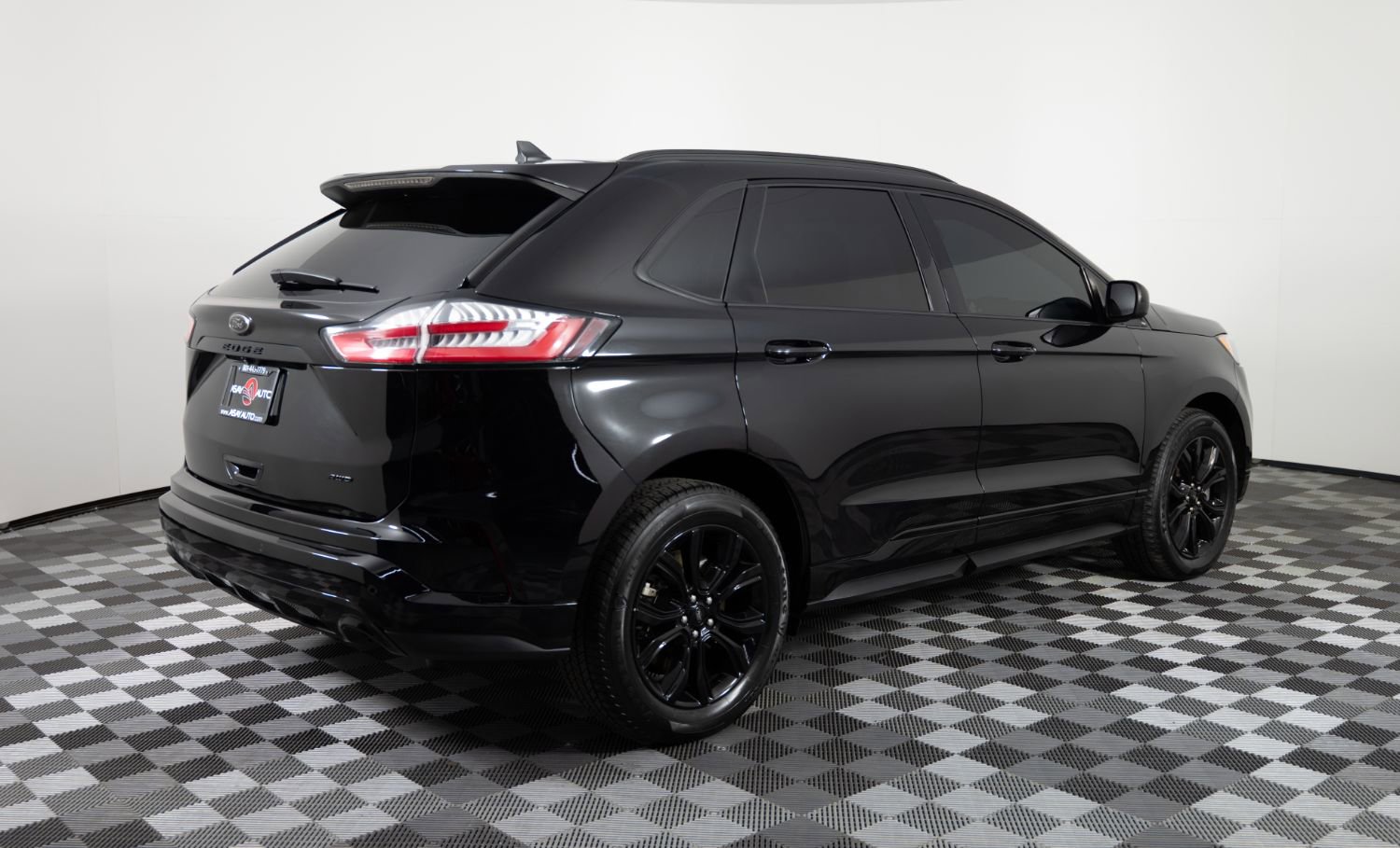 Used 2022 Ford Edge SE w/ Black Appearance Package image 9