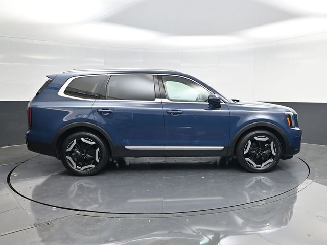 Used 2023 Kia Telluride EX image 2