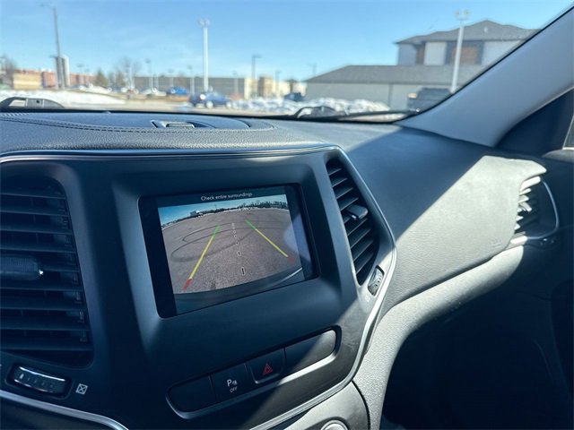 Used 2020 Jeep Cherokee Latitude Plus w/ Comfort/Convenience Group image 24