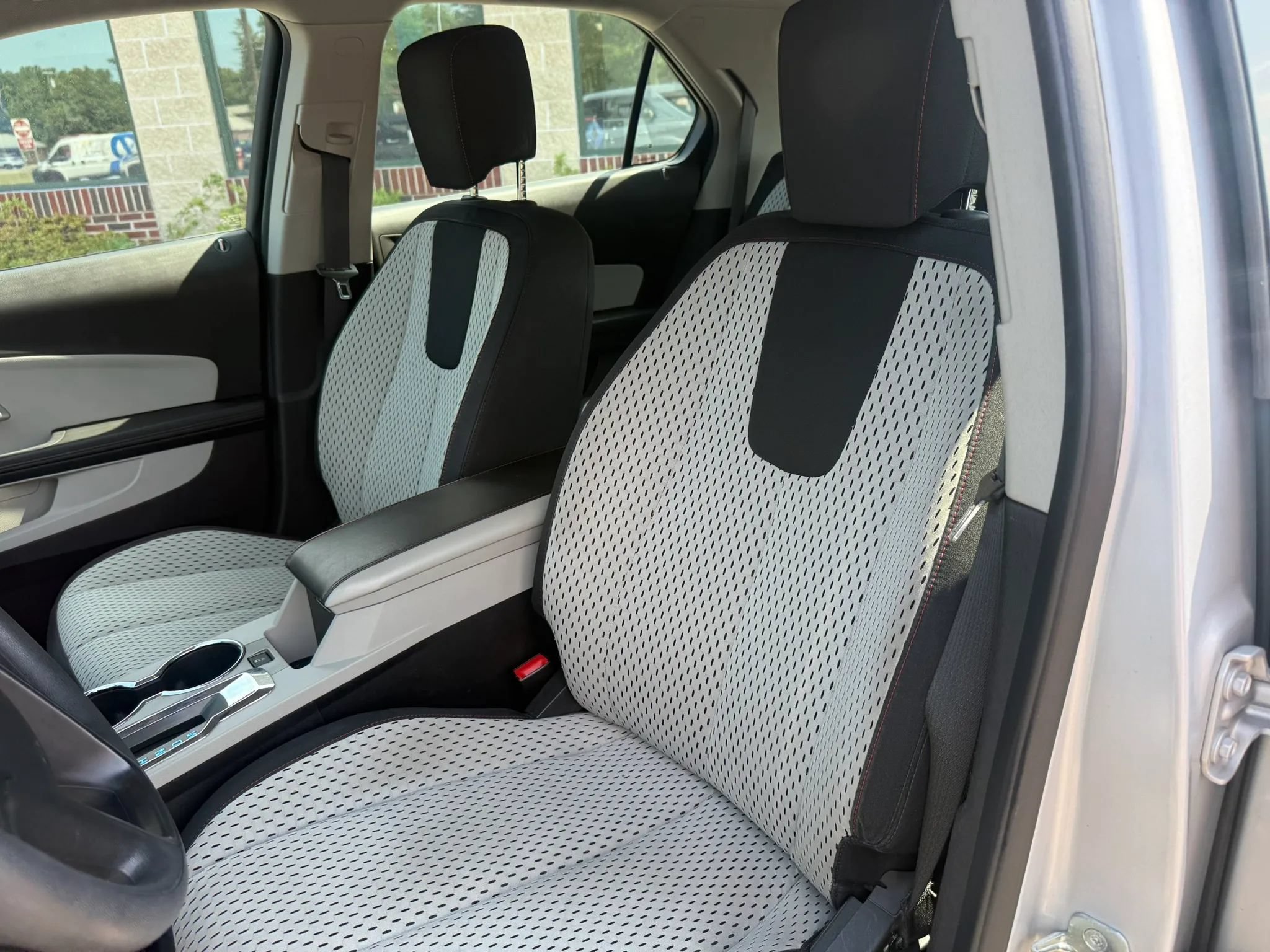 Used 2010 Chevrolet Equinox LS FWD image 15
