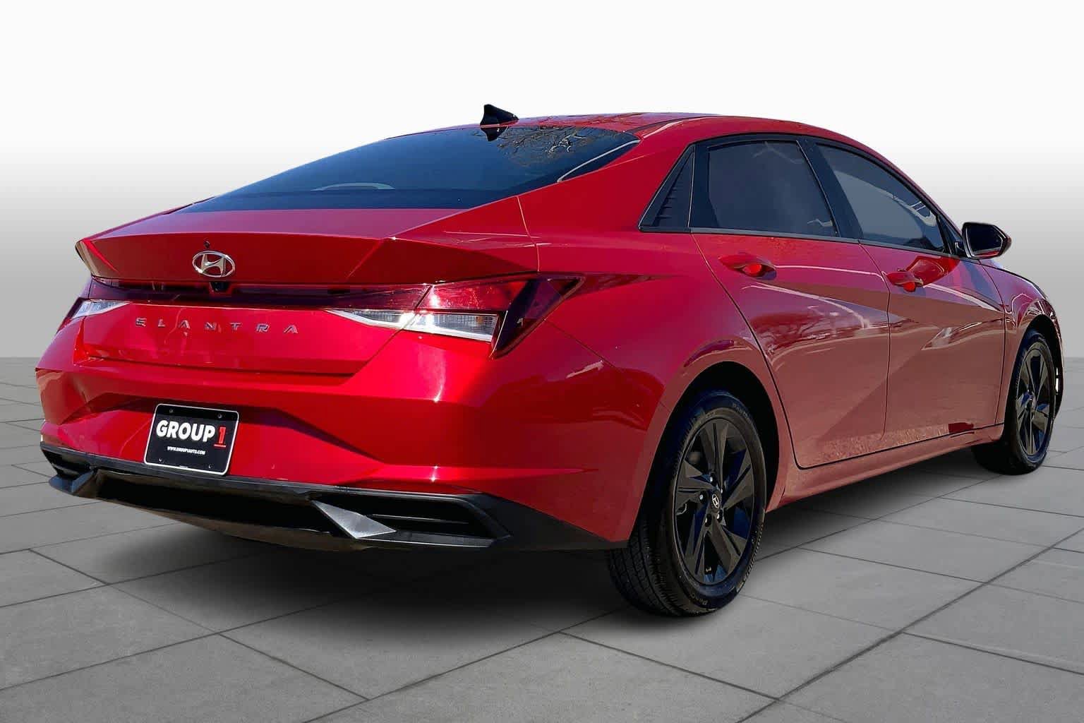 Used 2023 Hyundai Elantra SEL w/ Preferred Accessory Package FWD image 13