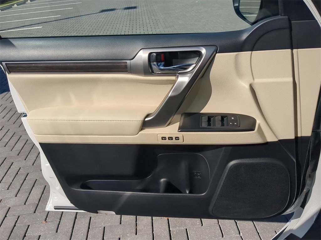 Used 2022 Lexus GX 460 Luxury w/ Sport Design Package image 32