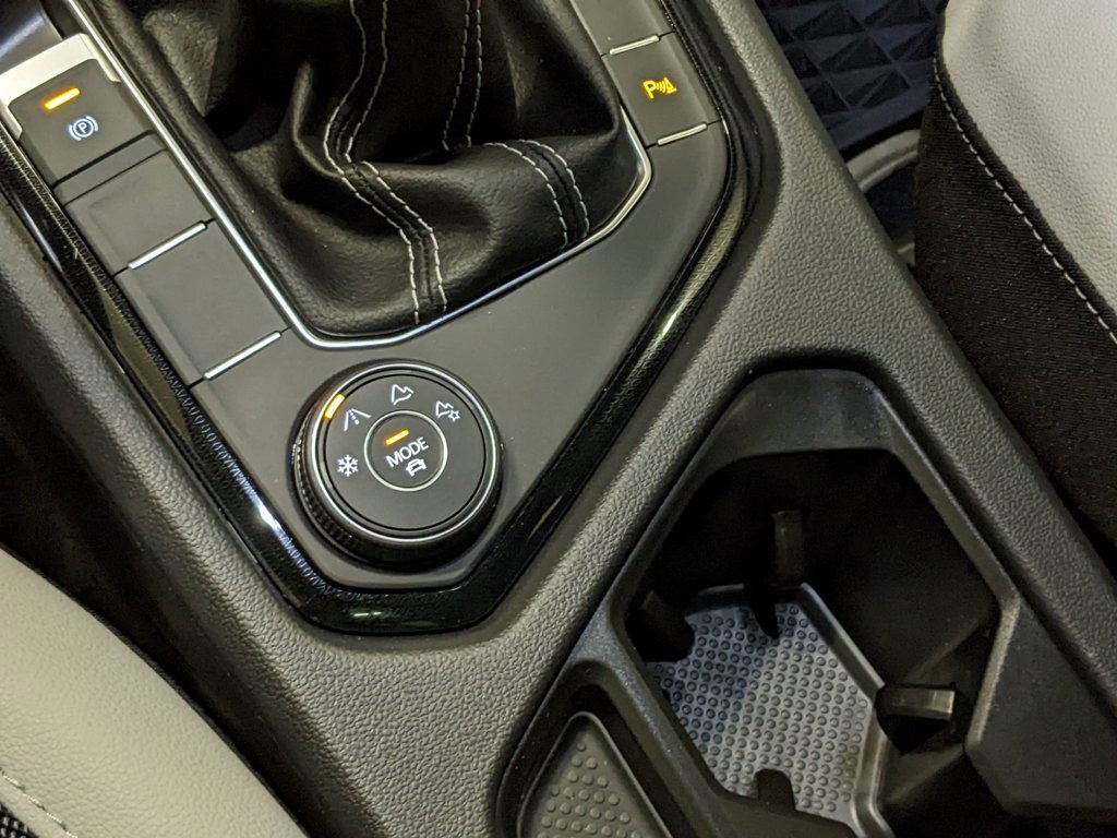 New 2025 Volkswagen Taos SE image 20