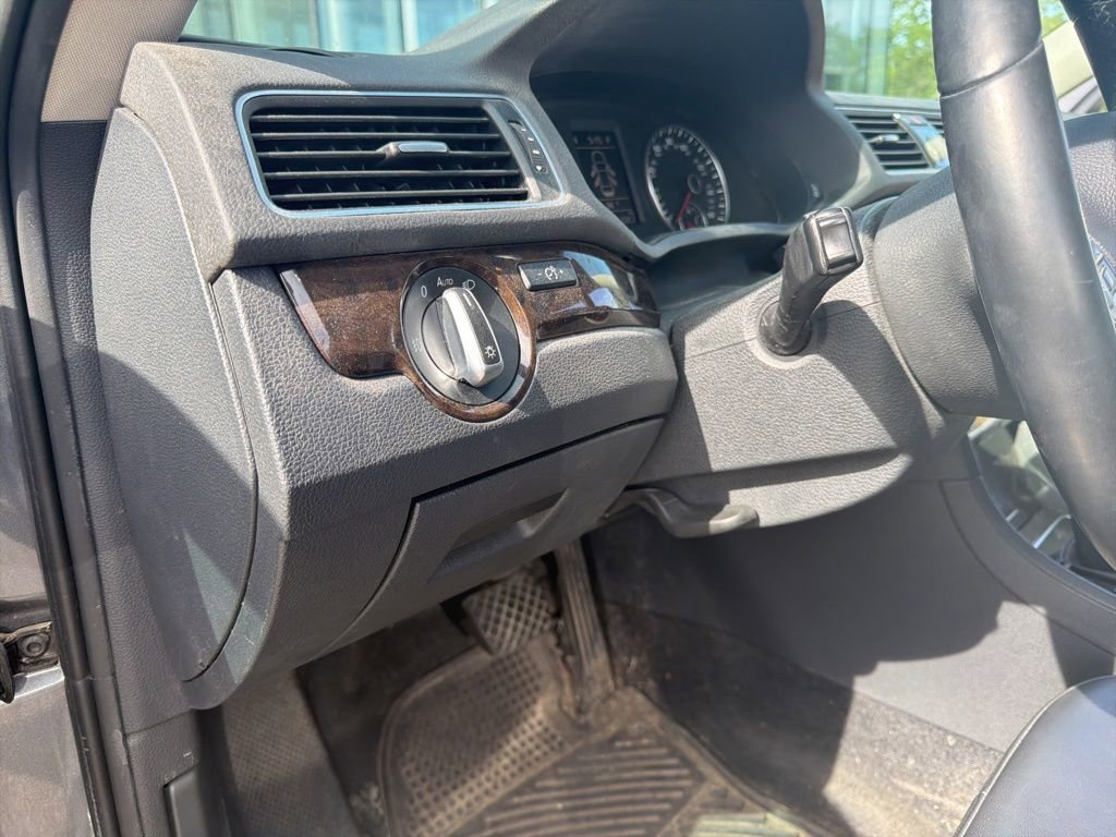 Used 2014 Volkswagen Passat 1.8T SEL Premium FWD image 24
