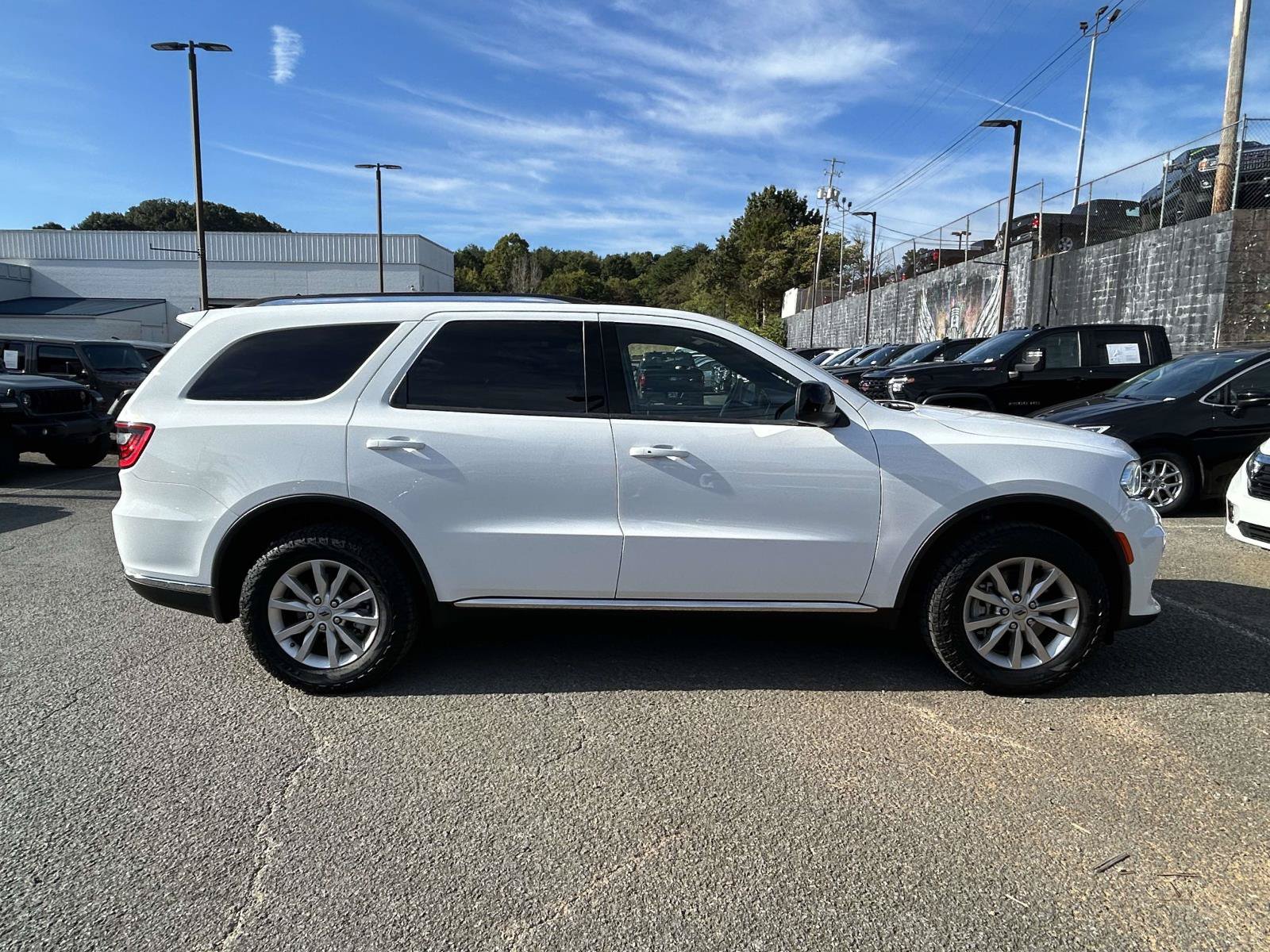 Used 2024 Dodge Durango SXT w/ Trailer Tow Group IV AWD/4WD image 8