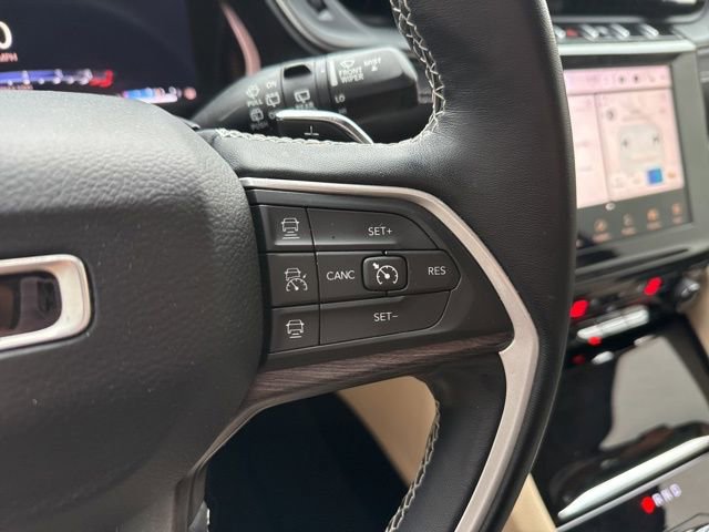 Used 2022 Jeep Grand Cherokee Limited w/ Luxury Tech Group II image 19