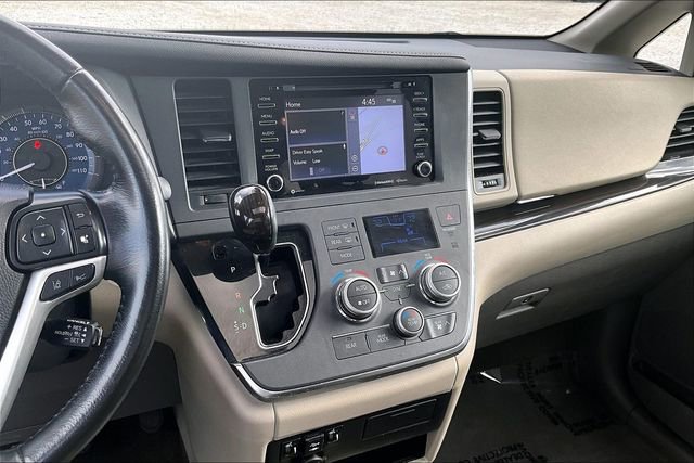 Used 2019 Toyota Sienna XLE w/ XLE Navigation Package image 6