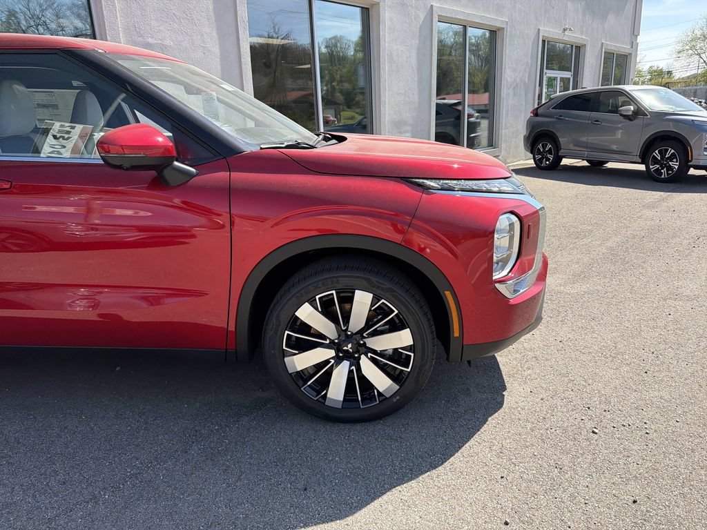 New 2026 Mitsubishi Outlander SE AWD/4WD image 2