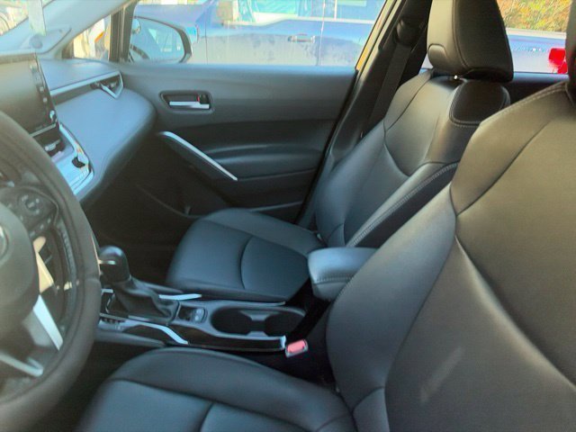 Used 2022 Toyota Corolla Cross XLE w/ Convenience Package AWD/4WD image 9