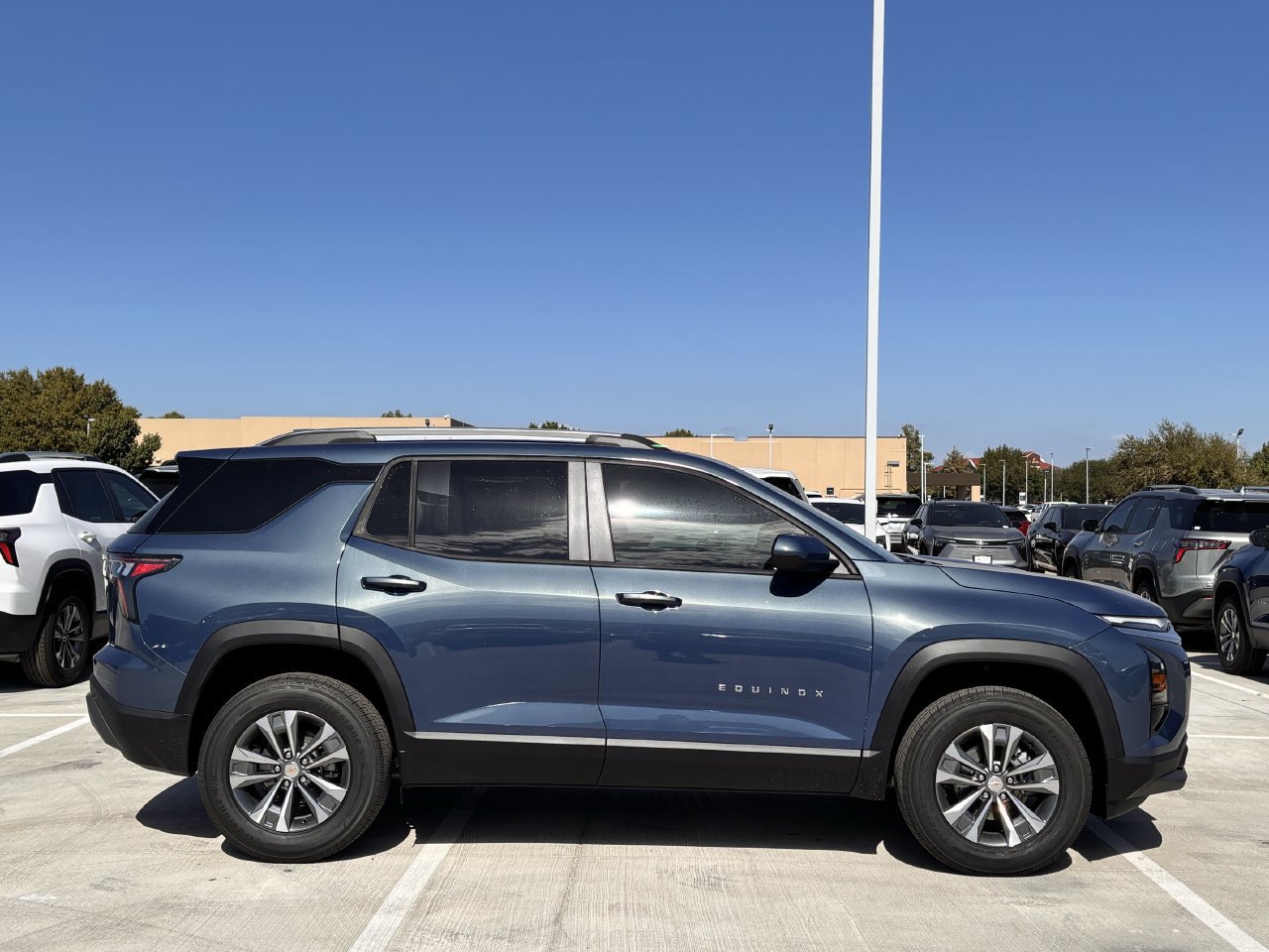 New 2027 Chevrolet Equinox LT FWD image 4