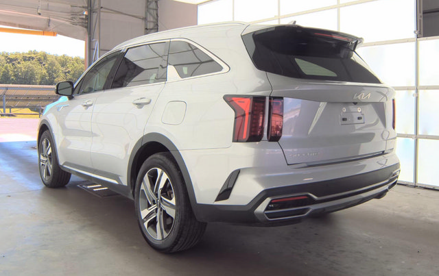Used 2023 Kia Sorento EX AWD/4WD image 3