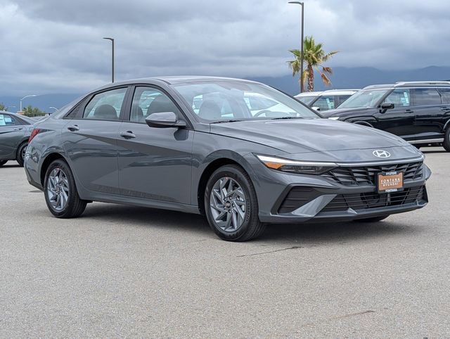 New 2026 Hyundai Elantra Hybrid FWD image 30