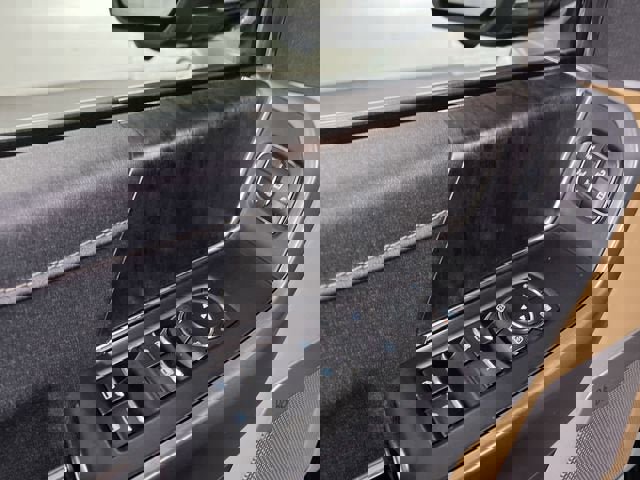 Used 2023 Ford F150 Lariat w/ Trailer Tow Package image 23