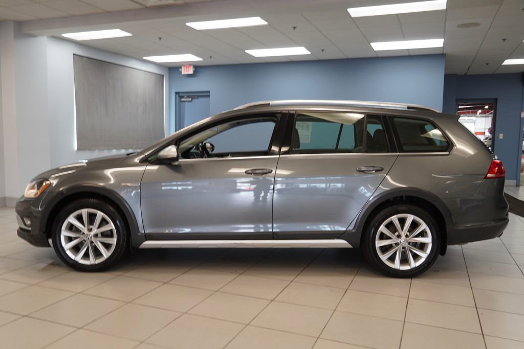 Used 2017 Volkswagen Golf Alltrack image 2