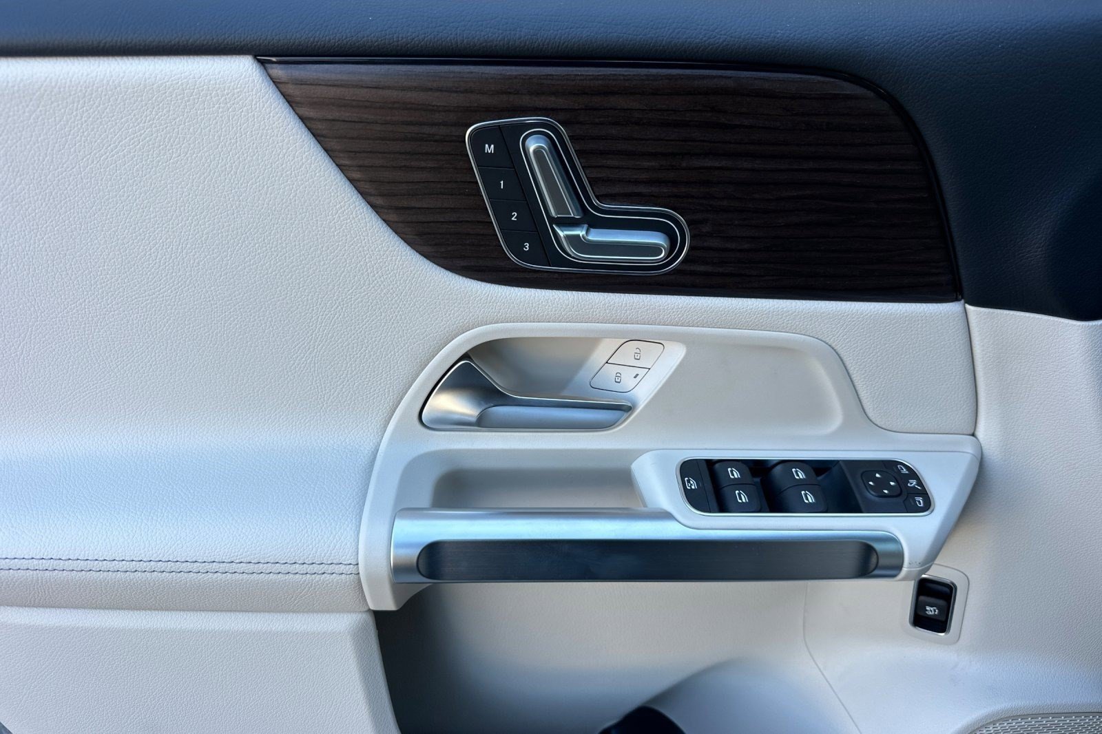 New 2026 Mercedes-Benz GLB 250 image 14