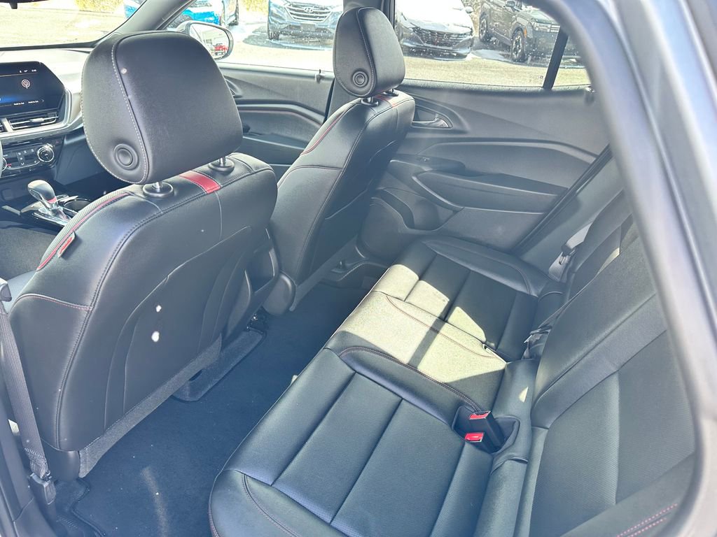 Used 2025 Chevrolet Trax RS w/ Sunroof Package image 18