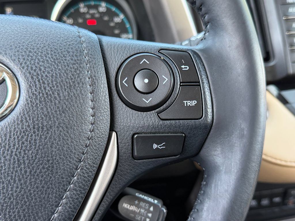 Used 2018 Toyota RAV4 Limited AWD/4WD image 18