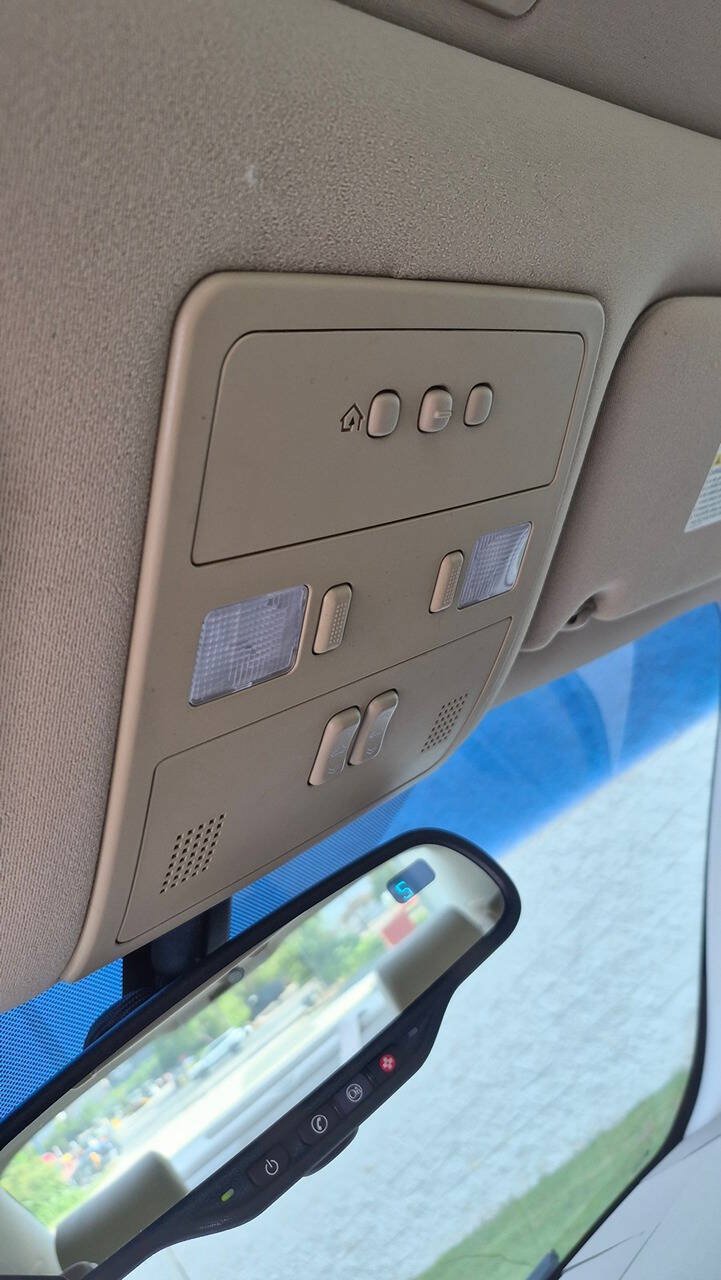 Used 2005 Cadillac STS w/ Preferred Equipment Group RWD image 38