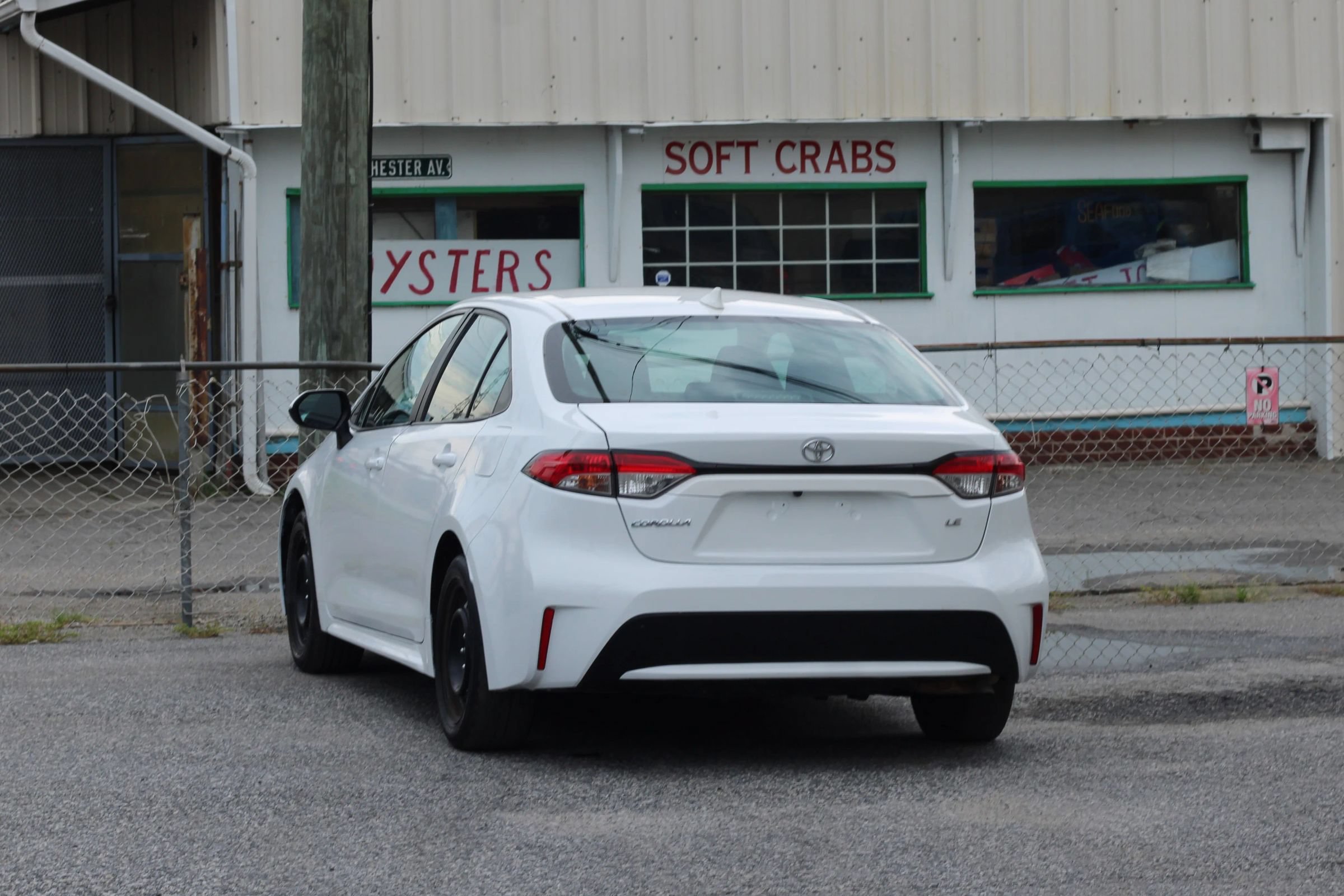 Used 2022 Toyota Corolla LE FWD image 6