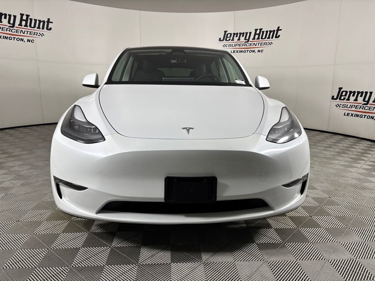 Used 2024 Tesla Model Y 2WD image 2