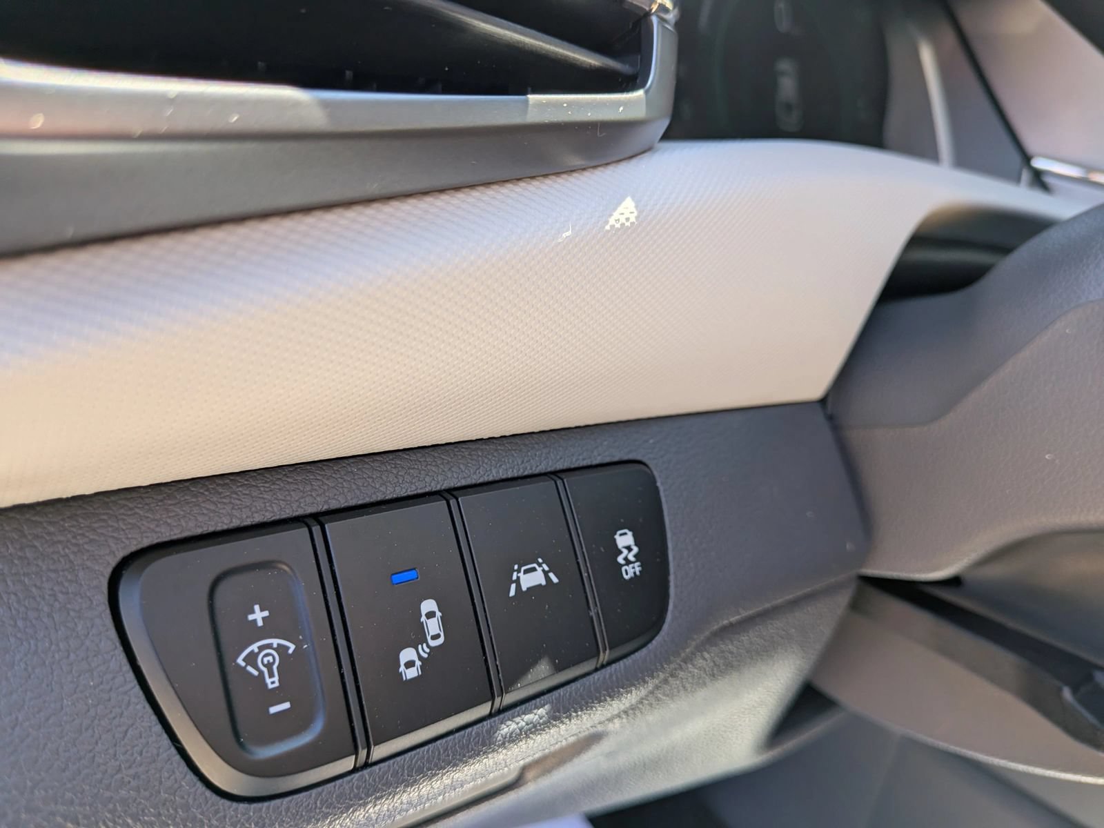 Used 2020 Hyundai Ioniq SEL FWD image 44