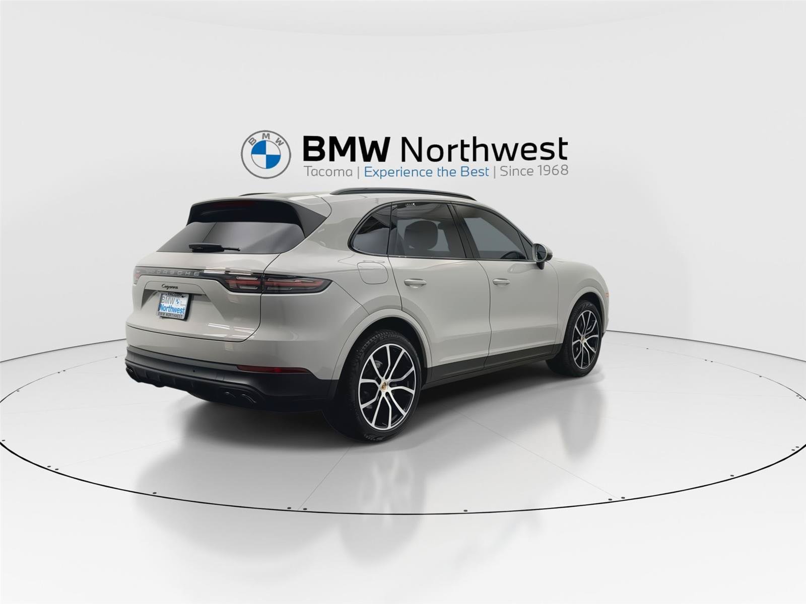 Used 2022 Porsche Cayenne Platinum Edition w/ Premium Package Plus AWD/4WD image 3