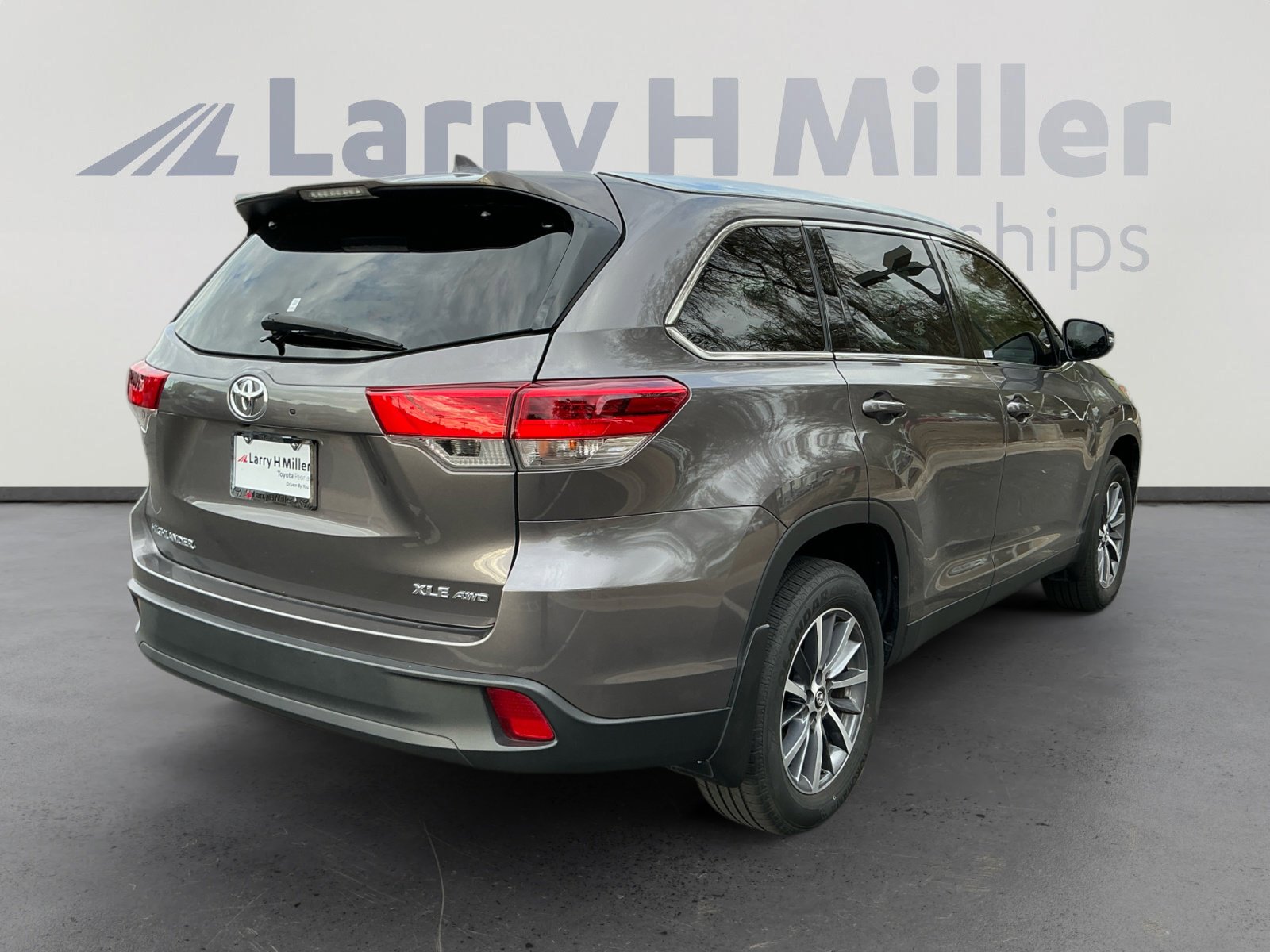 Certified 2019 Toyota Highlander XLE AWD/4WD image 5