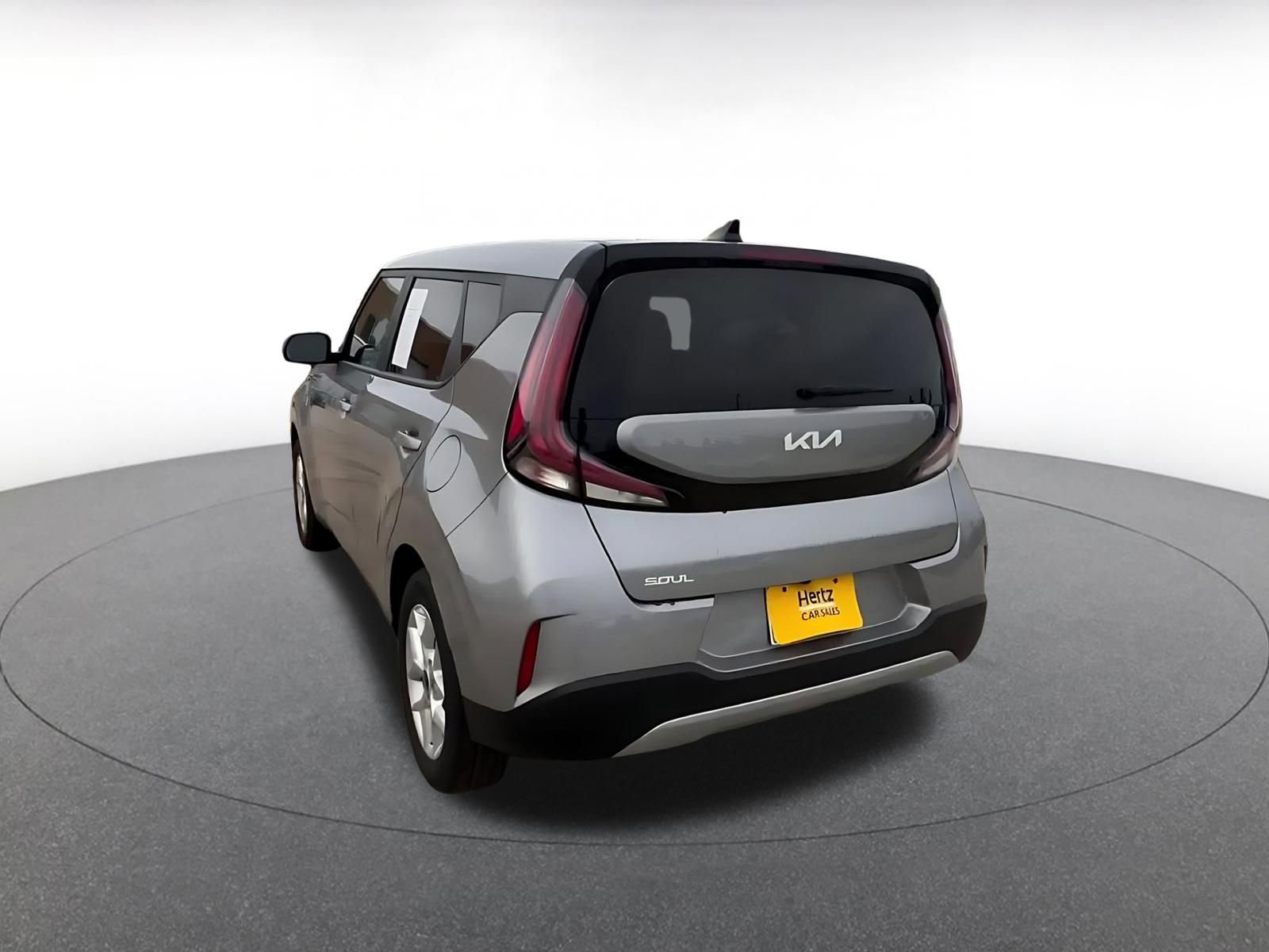 Used 2025 Kia Soul LX w/ LX Technology Package FWD image 11