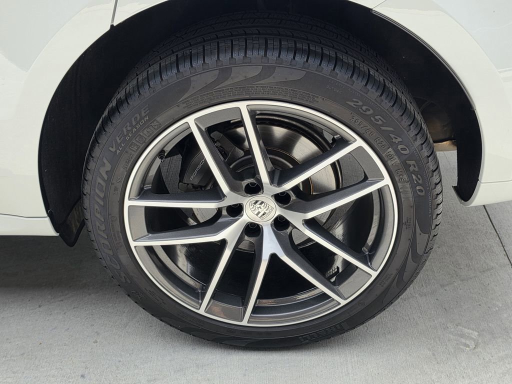Certified 2025 Porsche Macan image 29