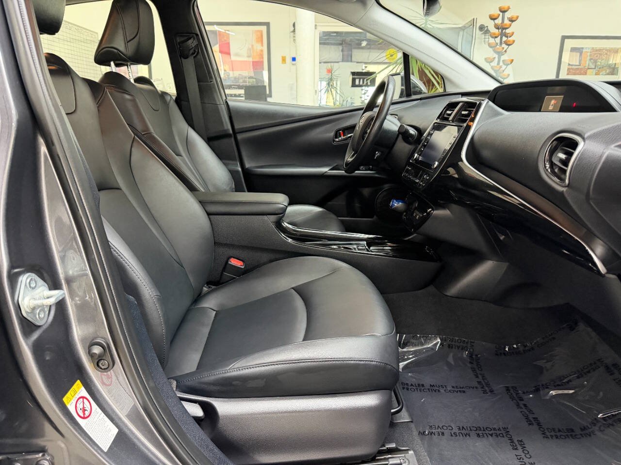 Used 2020 Toyota Prius XLE FWD image 17