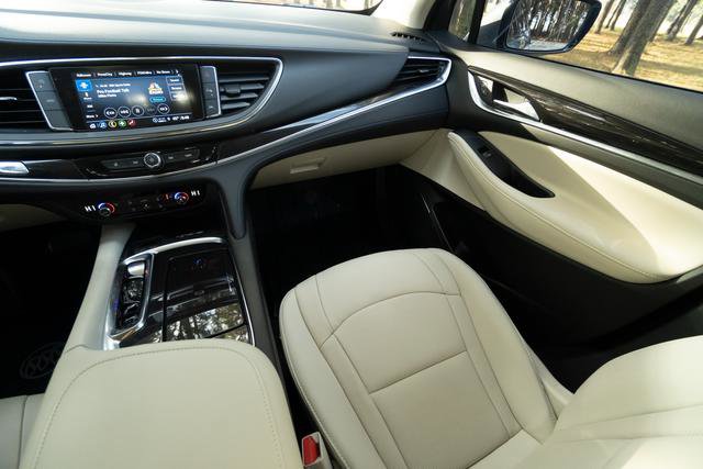 Used 2024 Buick Enclave Essence w/ Sport Touring Edition image 14