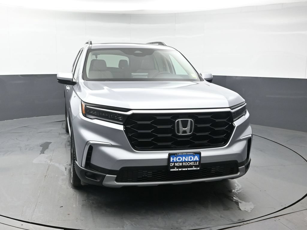 Certified 2025 Honda Pilot Touring image 10