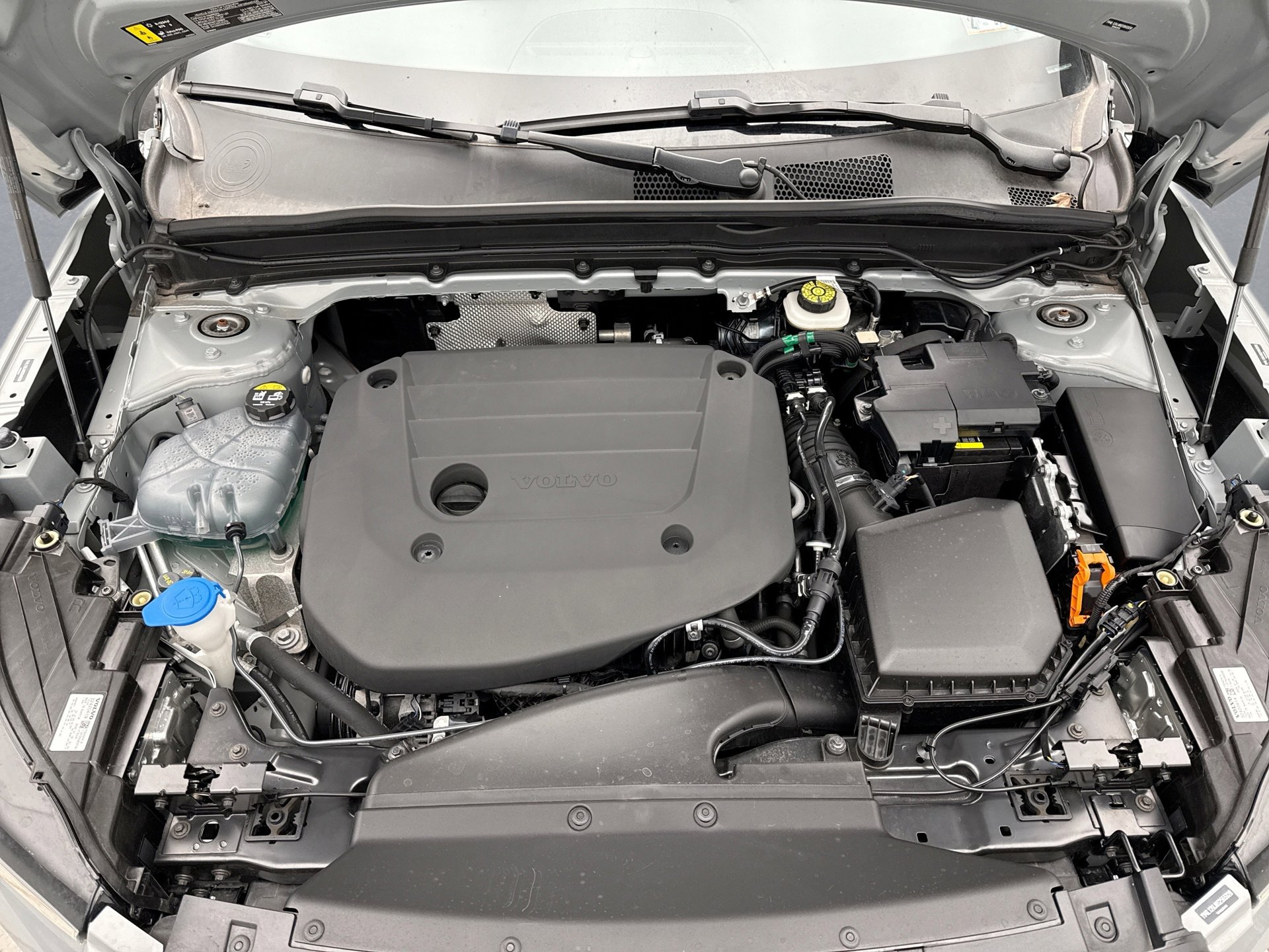 Used 2025 Volvo XC40 B5 Core image 27